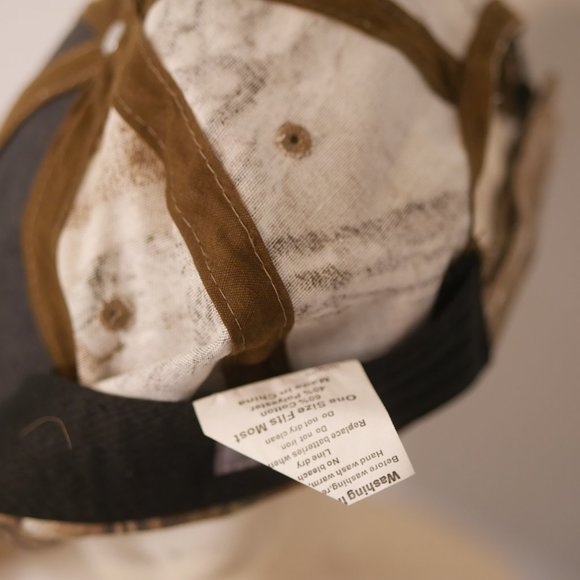 Realtree camo cap with lights built into visor - Picture 4 of 5